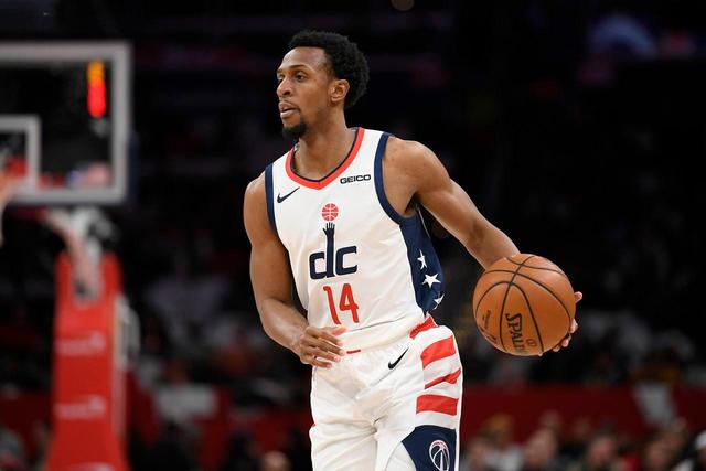 东契奇三双独行侠擒猛龙7连胜 活塞力克尼克斯